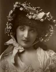 Senhorita Mulholland, atriz, 1884