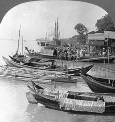Olhando para o rio Irrawaddy, Rangum, Birmânia, 1908