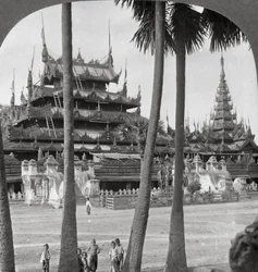 Templo pagão dos reis perto do pagode de Aindow Yak, Mandalay, Birmânia, 1908.