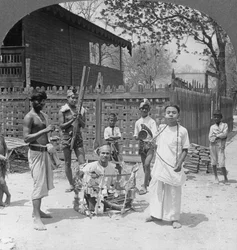 Cena durante um festival, Birmânia, 1908
