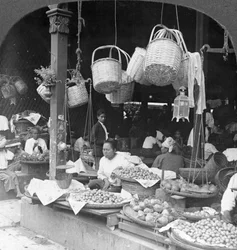 Lojas em um mercado nativo, Rangoon, Birmânia, 1908
