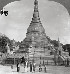 O pagode de Aindow Yak, Mandalay, Birmânia, 1908.
