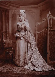Matilde, Marchionesa de Lansdowne, como Lady Keith, esposa da Embaixadora Britânica na Corte da Imperatriz Maria Theresa, A Duquesa do Baile do Jubileu de Diamantes de Devonshire na Casa Devonshire