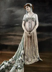 A soprano francesa Genevieve Vix no papel de Circe na ópera Circe na Opera Comique, Paris (foto)