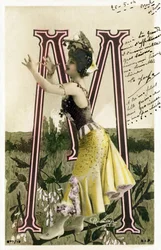 M: Mlle Marville, artista dos anos 1900 - Alfabeto em cartão postal