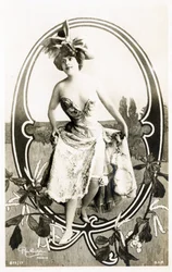 P: Marcelle Yrven, atriz francesa - Teatros: Palais Royal, Folies dramatiques, Paris - Alfabeto em cartão postal