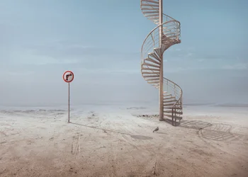 Escadaria surreal no deserto