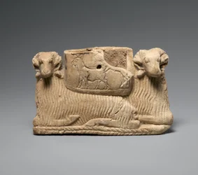 Embarcação sustentada por dois aríetes, c. 2600–2500 aC (gesso alabastro)