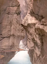 Aare Gorge, perto de Meiringen, Suíça, pub. c.1900