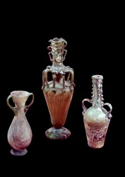 Arte oriental: vasos de vidro de produção síria. Século I ao V d.C. Paris, Museu do Louvre