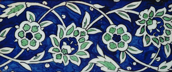 Azulejo com peônias e rosetas (louça de barro com underglaze colorido)