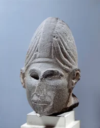 Antiquito oriental: cabeça de deus sírio. 2500 AC aproximadamente. de Djabboul, Síria. Paris, Museu do Louvre.