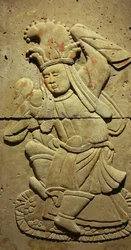 Estela de terracota com dançarino, Dinastia Tang (618-907), descoberta na província de Shaanxi, Museu Florestal Steles em Xian. Fotografia, Leonard de Selva, China, 2006.
