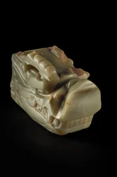 O Junkunc Jade Dragon Head (jade)