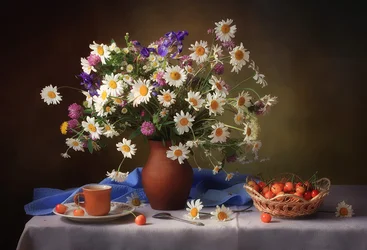 Natureza morta com margaridas e cerejas