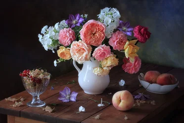 Natureza morta floral com pêssegos