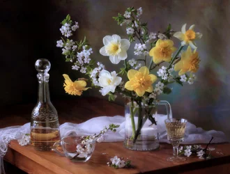 Natureza morta com narcisos da primavera