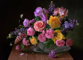 Natureza morta floral vibrante
