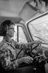 Mildred Cooper é uma avó de 43 anos de idade, é camionista com um camião de exploração madeireira