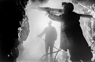 Sewell, Chile, foi fundada em 1906 pela Braden Copper Company como uma cidade-empresa para...