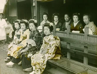 Retrato de uma gueixa no Japão, cerca de 1900 - 1915 (fotografia)