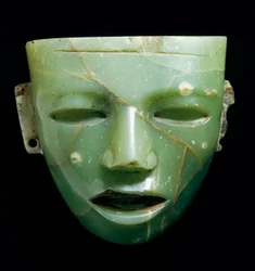 Máscara de jade. Arte de Teotihuacan do México, cerca de 250-600. Glíptica Inv. Gem 1921, n.º 824. Museo degli Argenti, Palazzo Pitti, Florença