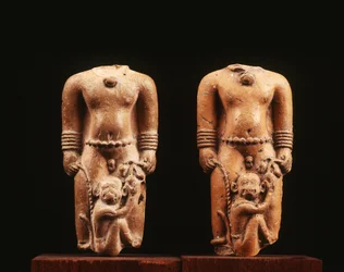Rapazes com macacos, Escola Davaravati (terracota)