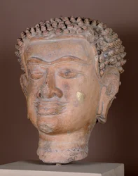 Cabeça de Buda, Reino Haripunjaya (terracota)