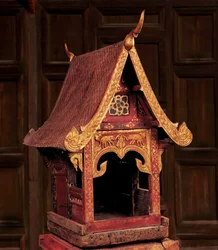 Modelo de um templo de Lanna (madeira)