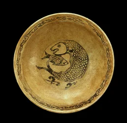 Prato de grés com motivo de peixe, período de Sukhothai (grés)