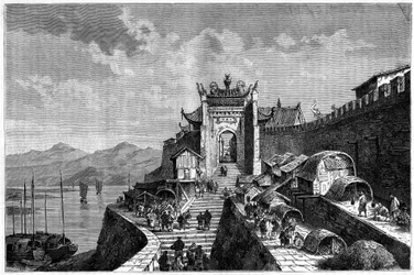 Vista da Porta de Xangai no Rio Huangpu, China, nos anos 1870-1880. Gravura após um desenho de Weber, em "Le Tour du Monde, Nouveau journal des Voyages", editado por Edouard Charton, Paris