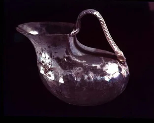 Copo para beber, século 8-9 a.C. (vidro)
