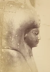 Close do Sarcófago da Rainha Aah-Hotep (Perfil)