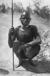 Um menino com chifres, de Abercorn a Tukuyu, Tanganica, 1925 1927