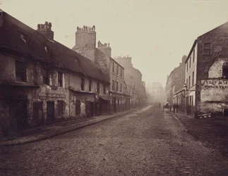 Main Street, Gorbals, virada para sul.