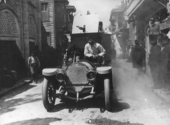 Um carro blindado pertencente a jovens turcos, 1909