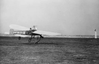O avião de Grace, assim que subiu depois de bater no chão, Blackpool