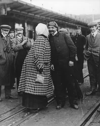Sr. e Sra. Bleriot depois que o primeiro tinha voado o canal, 1910
