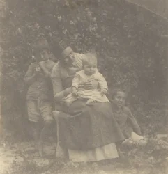 [Frances Crowell e os seus filhos]