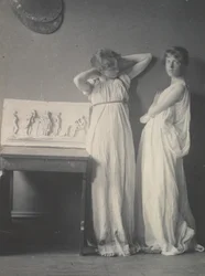 Dois alunos em trajes gregos, 1883., 1883.