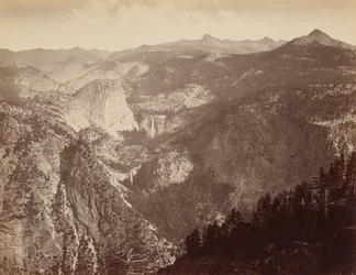 [Vale de Yosemite visto de cima] / [Yowiye e Piwyack. Queda Vernal e Nevada. Vale de Yosemite a partir de Glacier Point]