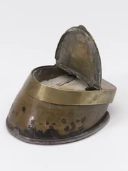 Tinteiro de casco de cavalo pertencente ao Capitão William Tyrwhitt Drake, Royal Horse Guards, c.1829 (tinteiro, casco de cavalo)