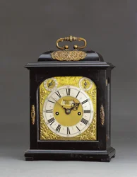James II montou um relógio de suporte impressionante com pull quarter repeat, no. 166, c.1690-95 (ébano e metal dourado) (ver também 867503-4)