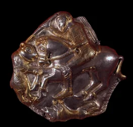 Civilização trácia: arandela de prata dourada representando um cavaleiro atacado por um urso. 400-350 AC. Lovtch, Museu do Departamento Histórico, Bulgária