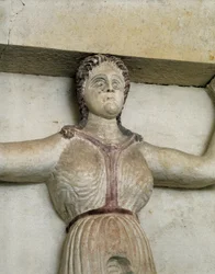 Túmulo trácio de Sveshtari, detalhe de uma estátua de mulher em Atlas, século III a.C. (escultura de pedra)
