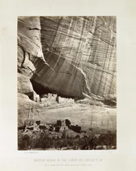 Ruínas antigas no Cañon de Chelle, N.M. (Território)