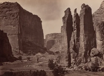 Canyon de Chelly. Paredes do Grand Canyon com cerca de 1200 pés de altura.