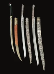 Um grupo de pequenas espadas otomanas, Turquia