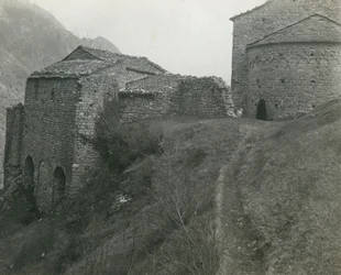 Abadia de San Pietro al Monte, Civate, Lombardia, Itália, fotografia de Ugo Monneret de Villard, cerca de 1910