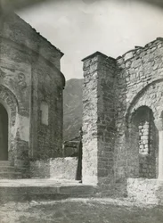 Abadia de San Pietro al Monte, Civate, Lombardia, Itália, fotografia de Ugo Monneret de Villard, cerca de 1910